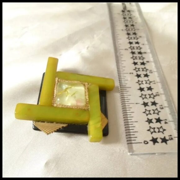 Retro Brooch Pin with Vintage Bakelite & Sealife Lucite VFG - Picture 3 of 12